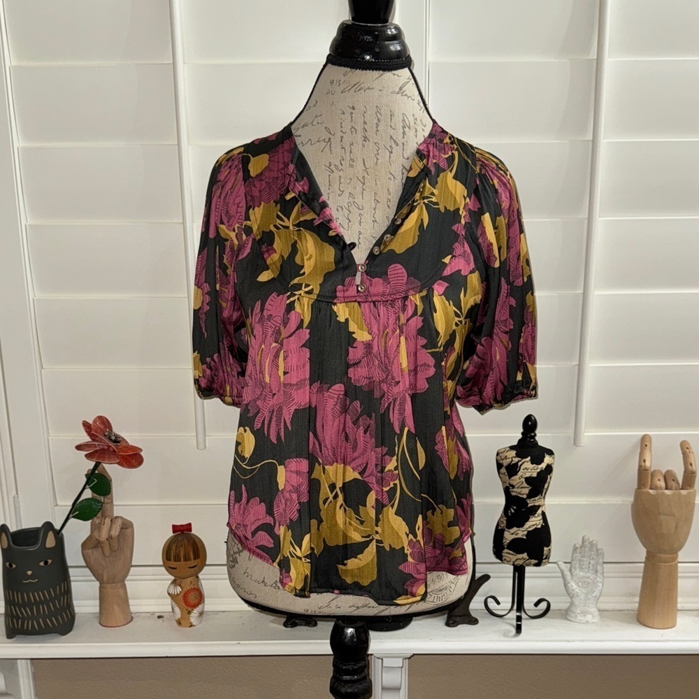Anthropologie Drapey Henley Pullover Pink Satin Medallion Printed